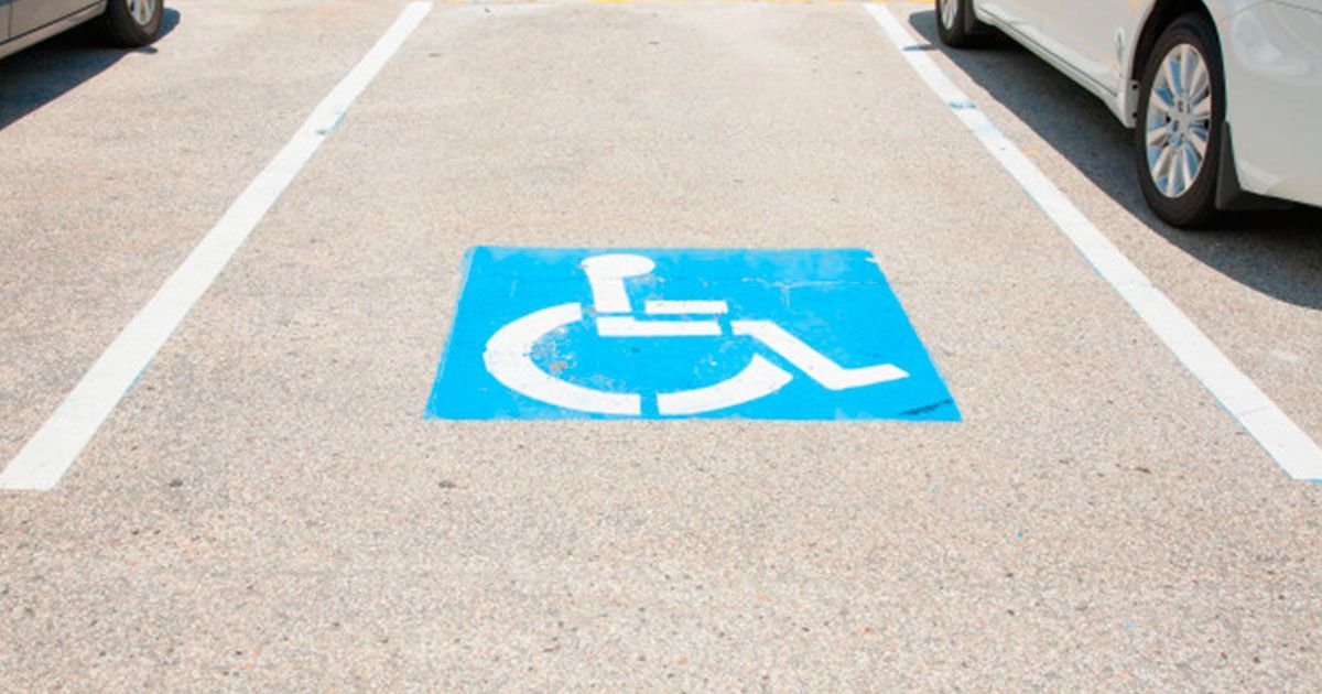 Habría sanción a quien no respete lugar para personas con discapacidad