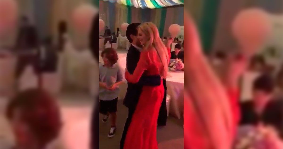 Captan a EPN bailando cumbia