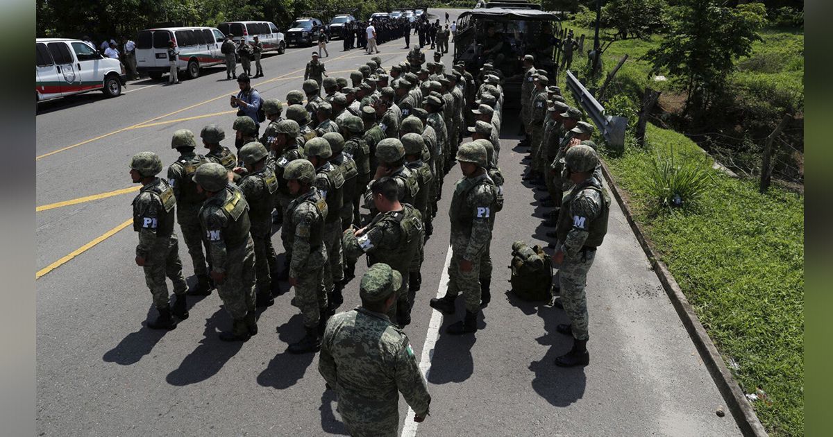 Frenan a migrantes desde la frontera sur del país