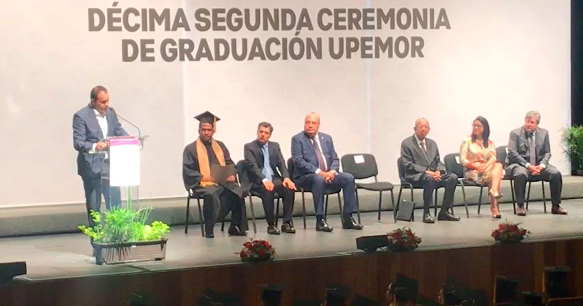 Llama Cuauhtémoc Blanco a jóvenes a “luchar por sus sueños”