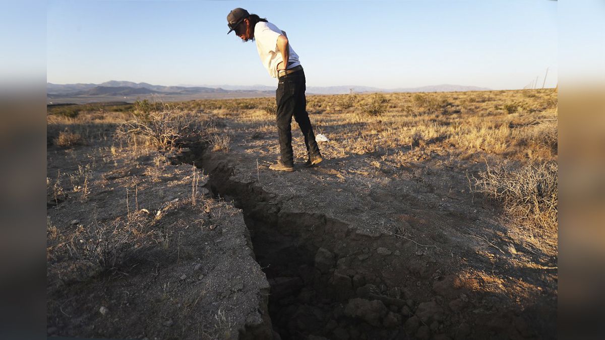 Abre sismo nueva grieta en California