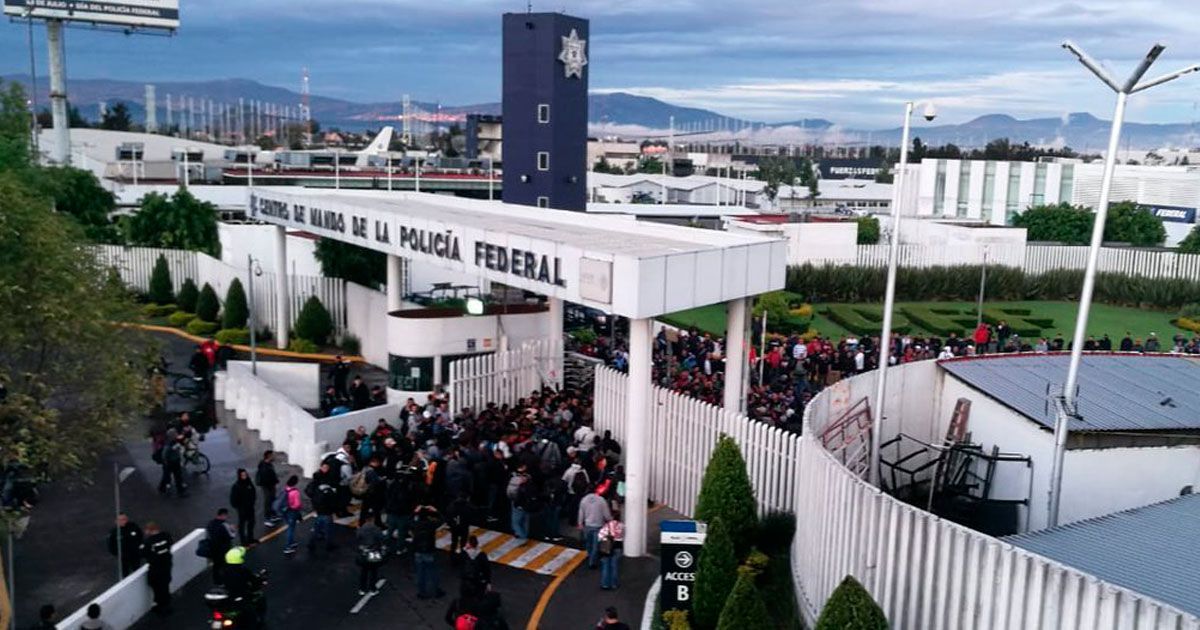 Protestan elementos de Policía Federal contra Guardia Nacional