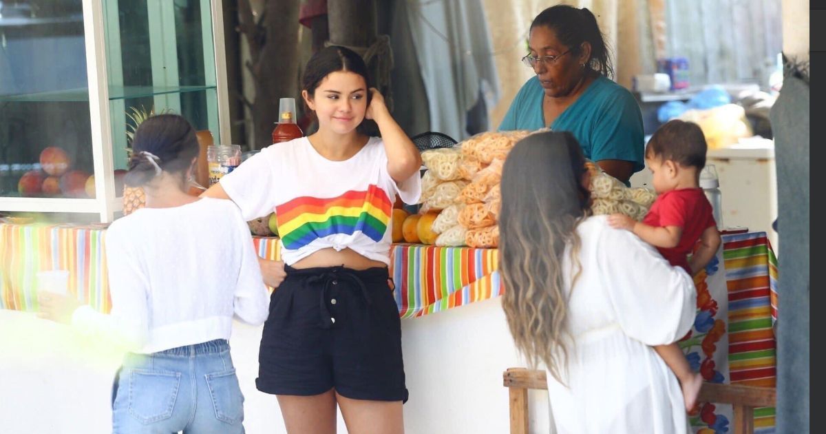 Captan a Selena Gómez de vacaciones en Nayarit