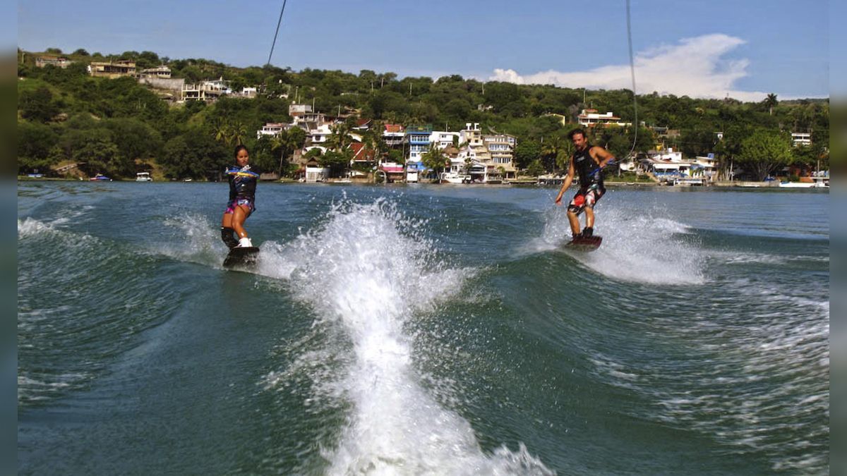 Entregan cuponeras para vacacionar en “Teques”