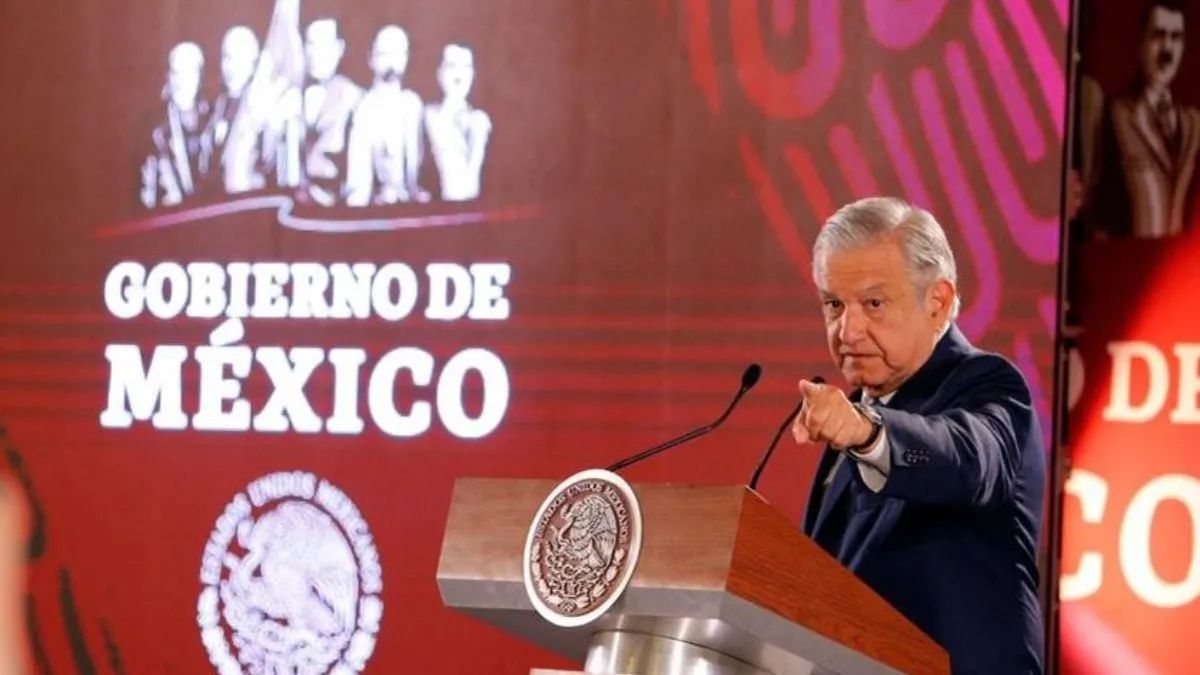 Baja la aprobación de AMLO en julio