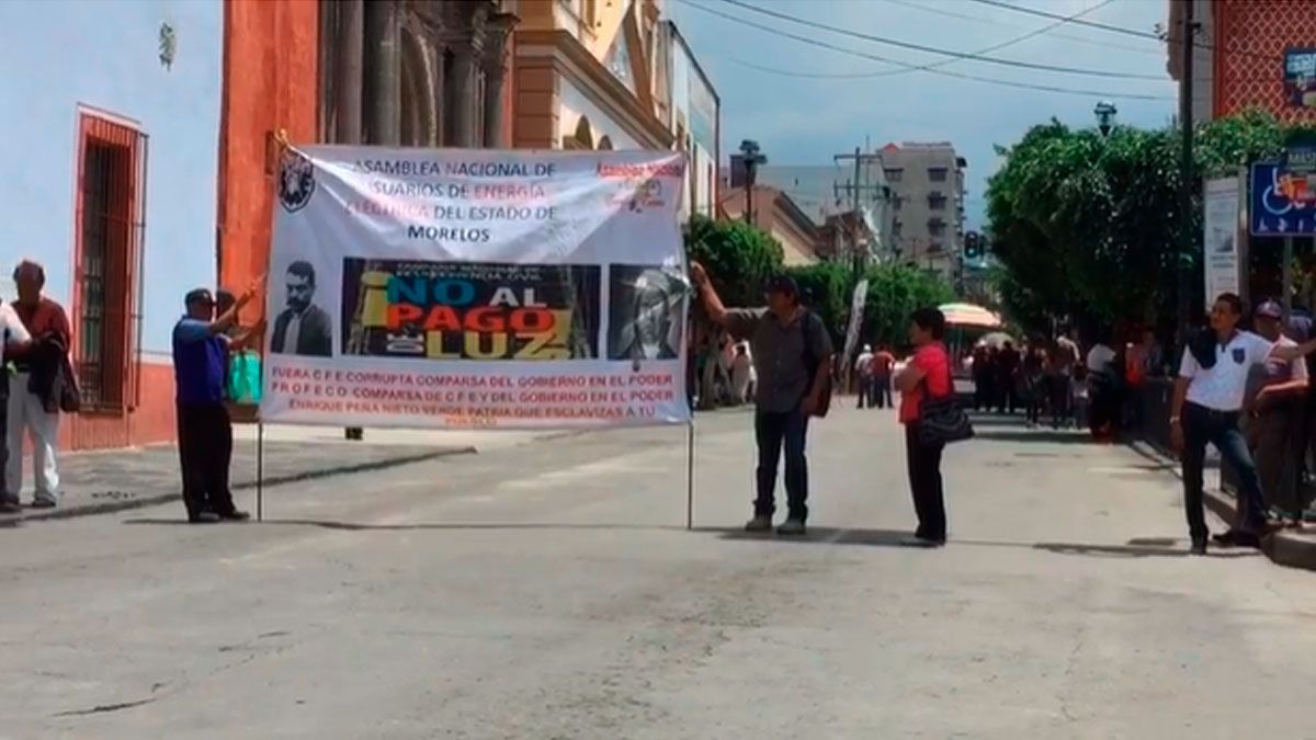 Realiza ANUEE bloqueo en Cuernavaca