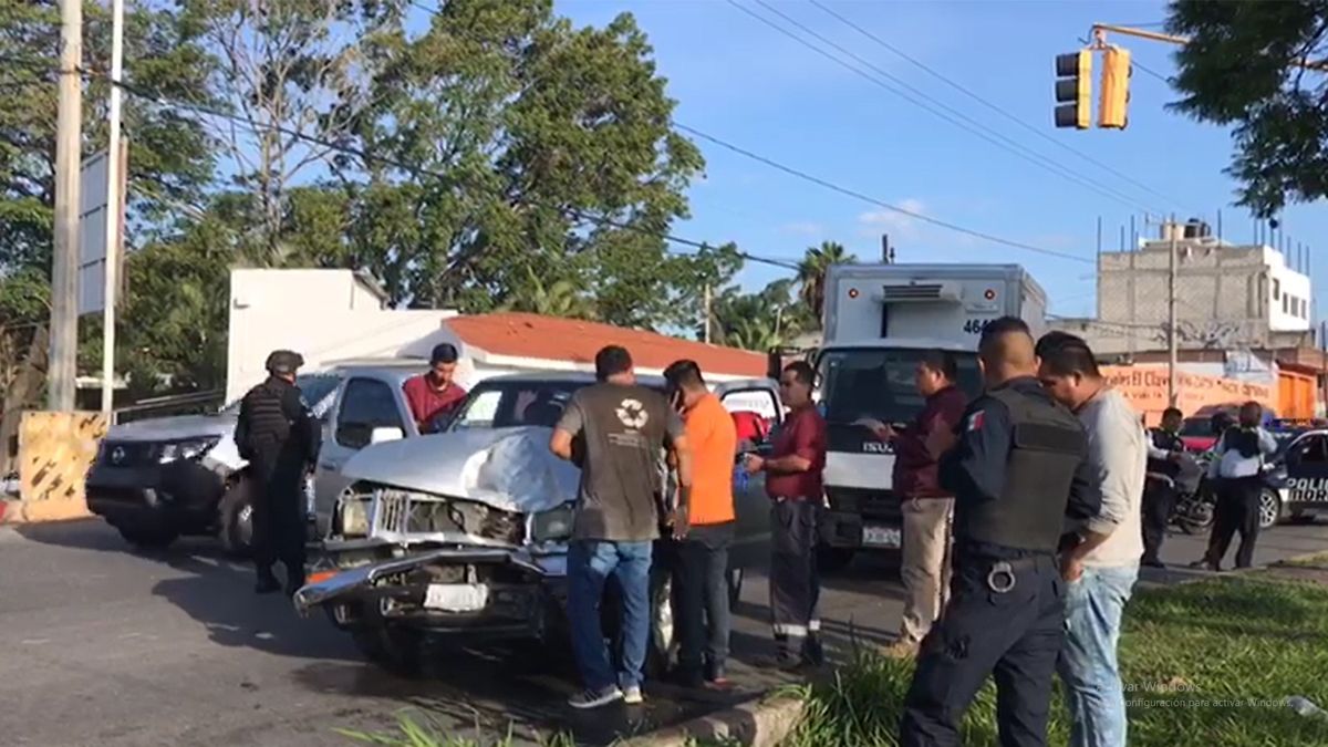 Choca contra un camión repartidor en Jiutepec