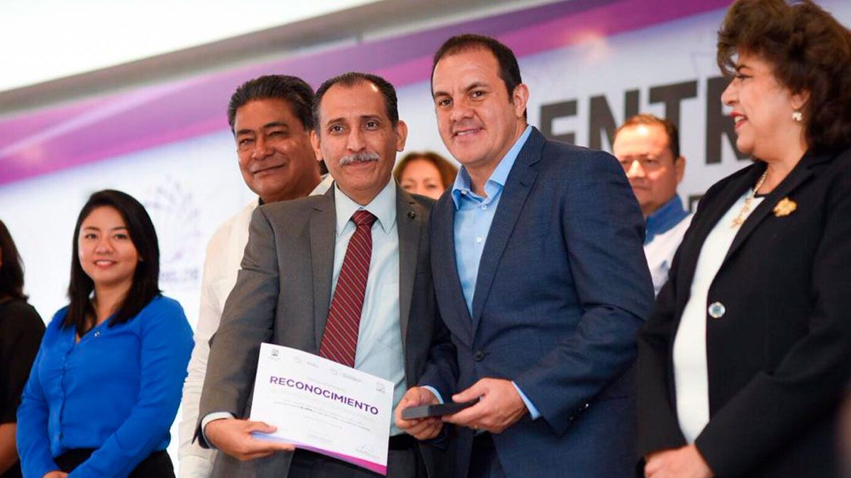 Entregan reconocimientos a personal de Apoyo y Asistencia a la Educación