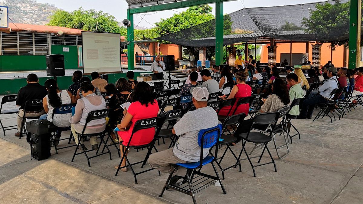 Vigilarán padres de familia transparencia en programas educativos