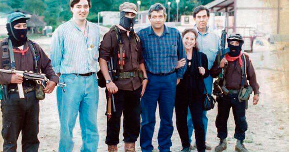 AMLO comparte foto con el subcomandante Marcos