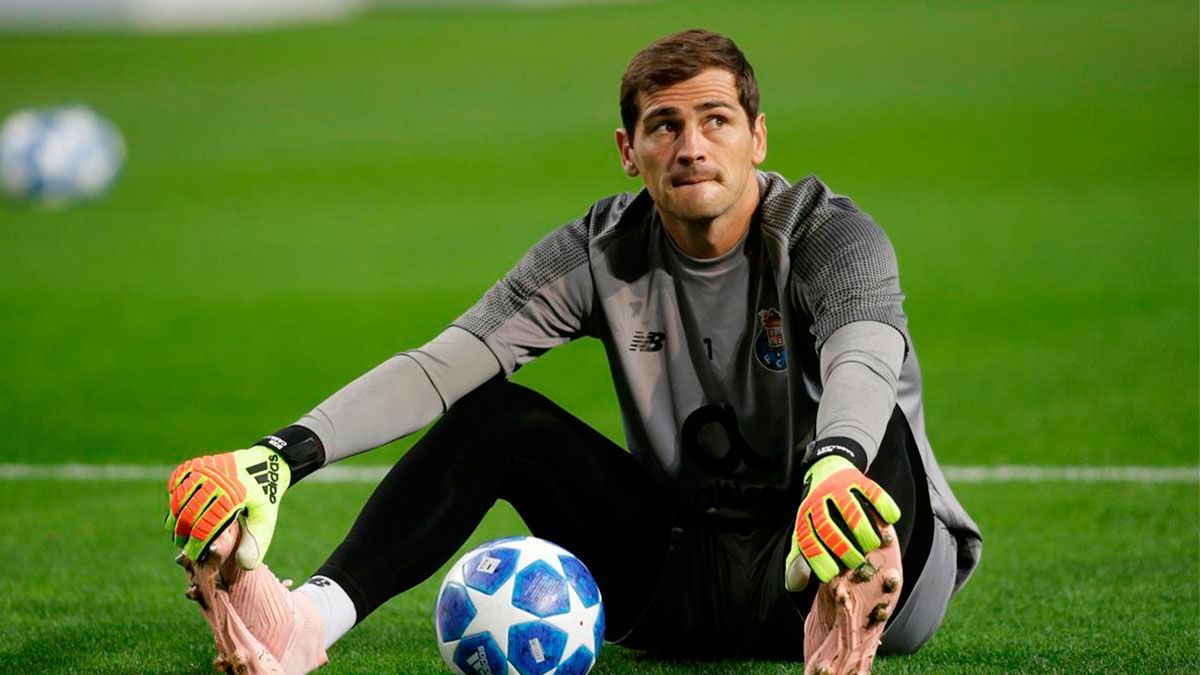 Iker Casillas se retira de las canchas