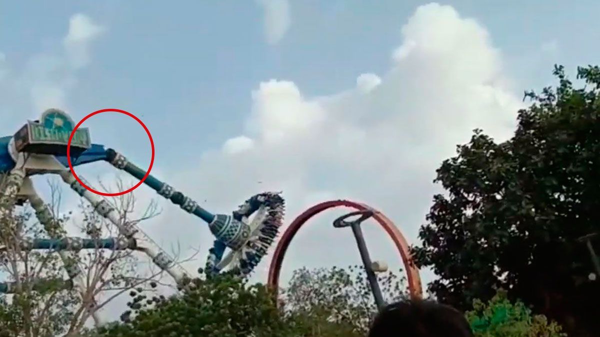 Juego mecánico se parte en dos en la India