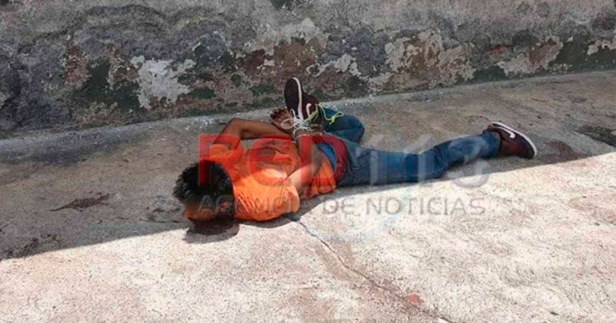 Golpean a sujeto que le robó la bolsa a abuelita en Michoacán