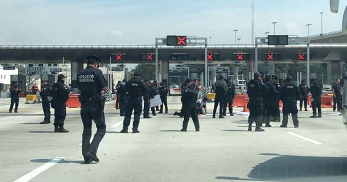 Policías federales inconformes deben devolver armas y patrullas