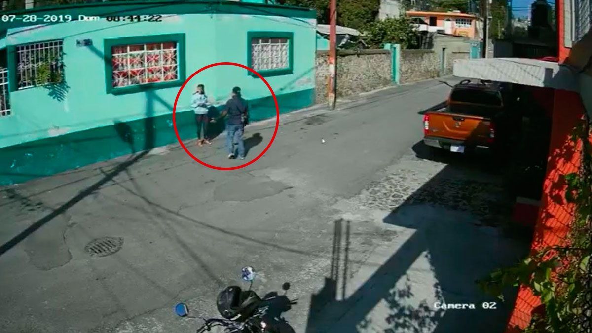 Intenta motociclista secuestrar a menor a plena luz del día en CDMX