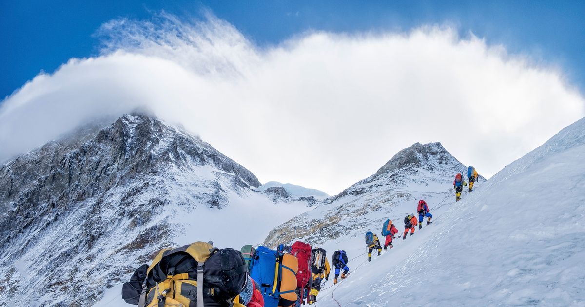 Autoridades de Nepal han prohibido subir al Everest con plástico