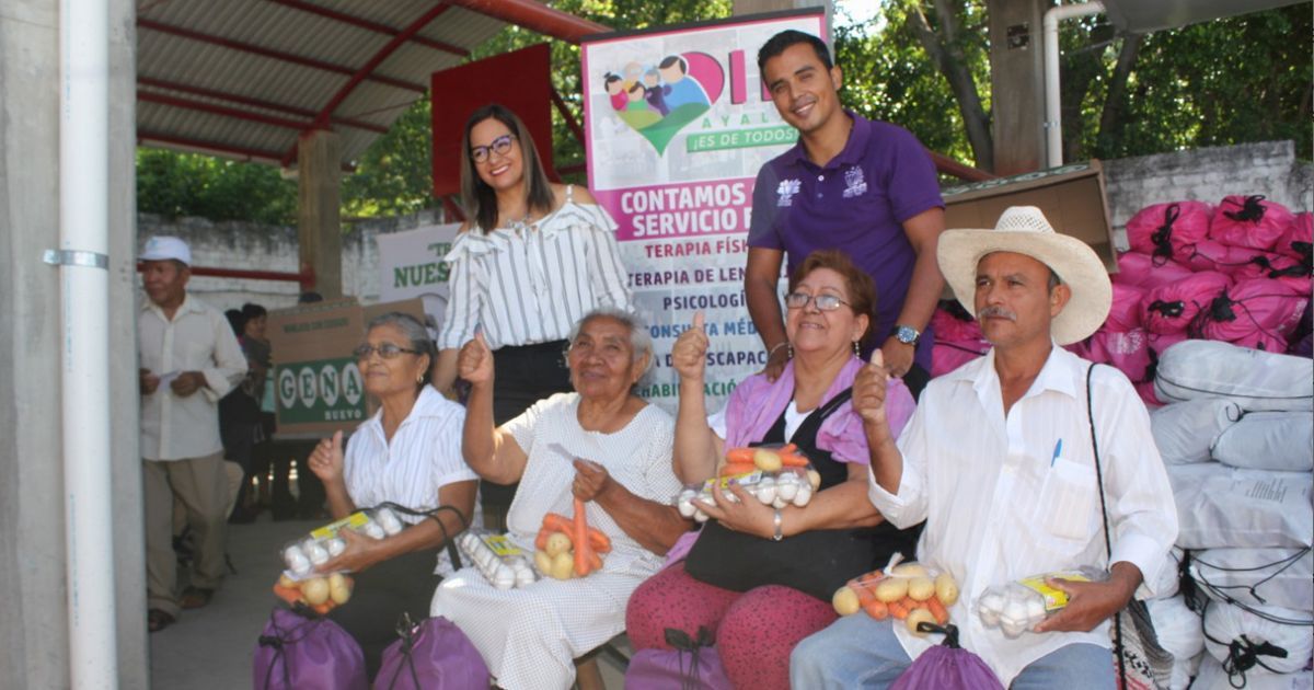 Entregan apoyos alimenticios a sectores vulnerables en Ayala