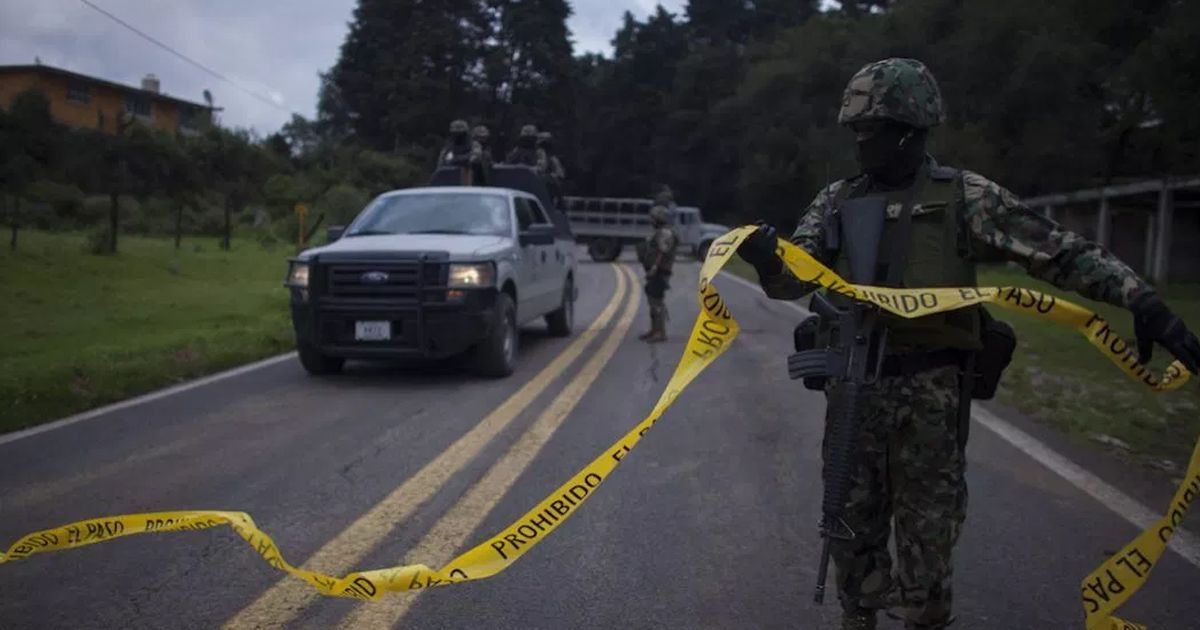 Roban camioneta con dinero destinado a becas para estudiantes