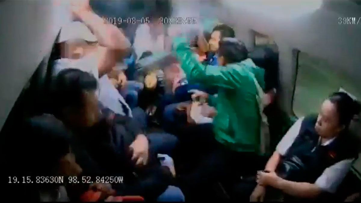 Lanza balazo asaltante en combi del EdoMex