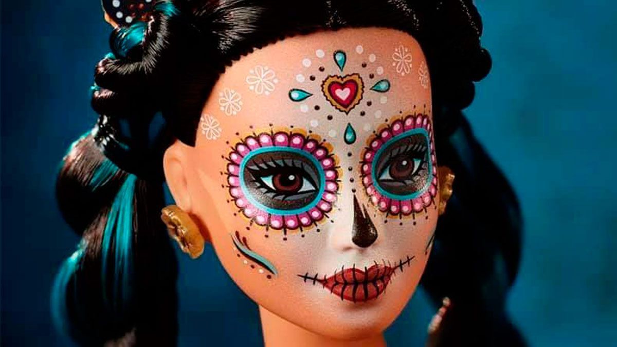Barbie se viste de catrina para pedir calaverita