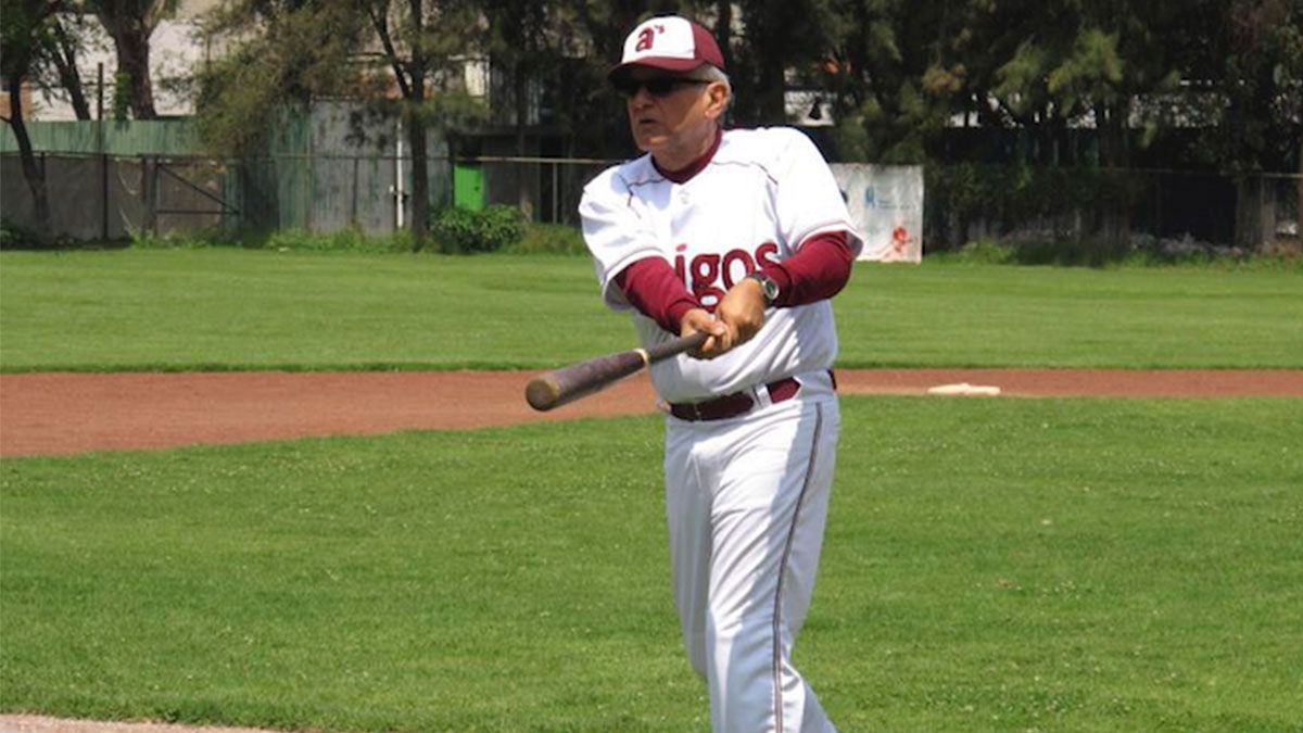 Comprará AMLO dos estadios de béisbol en Sonora