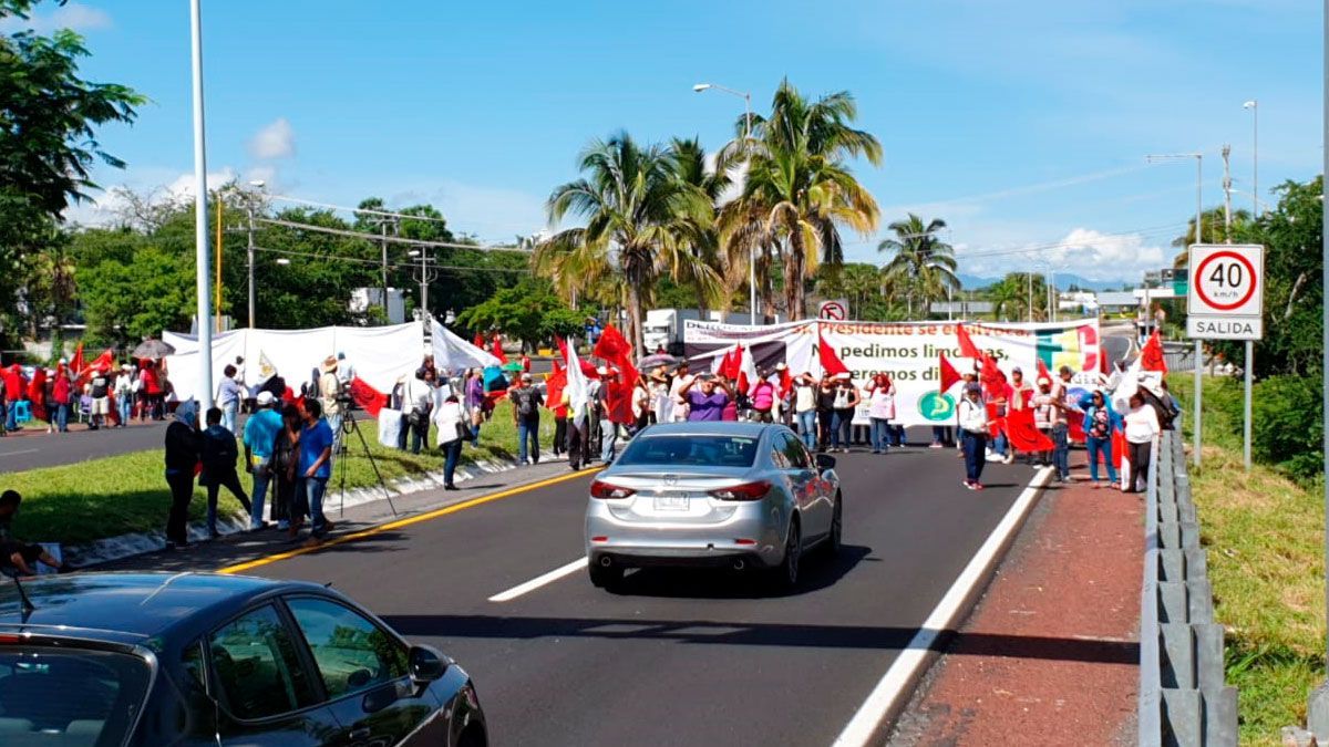 Realizan bloqueos organizaciones campesinas