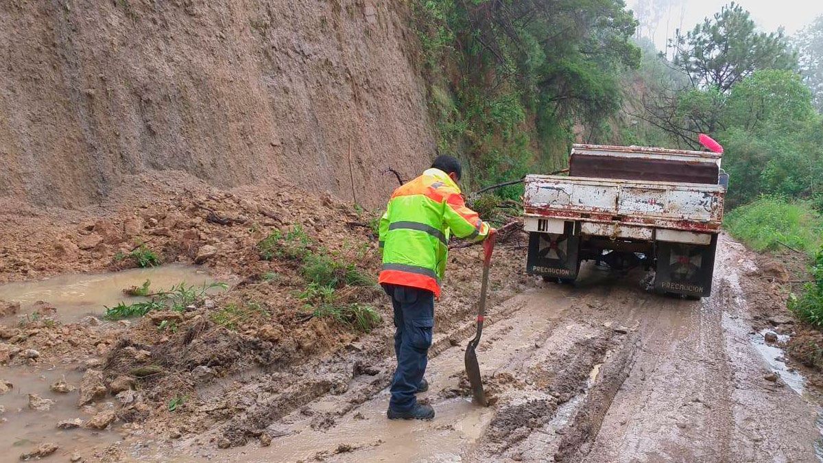 Siguen riesgos de deslaves por lluvias