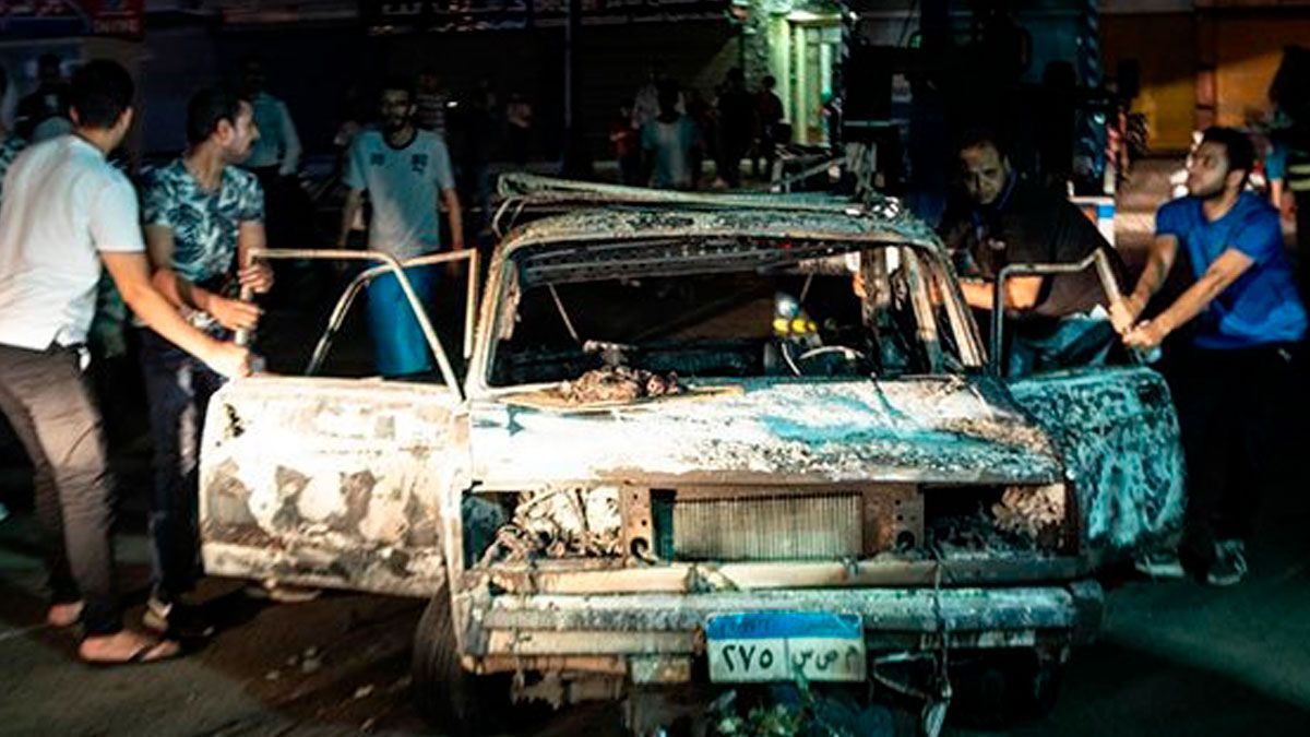 Choque automovilístico deja 20 muertos tras explosión frente a un hospital