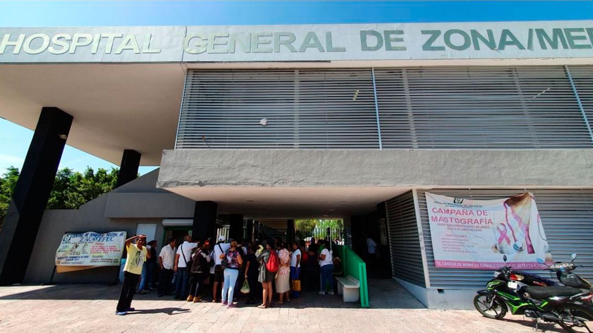Se manifiestan en el IMSS de Zacatepec