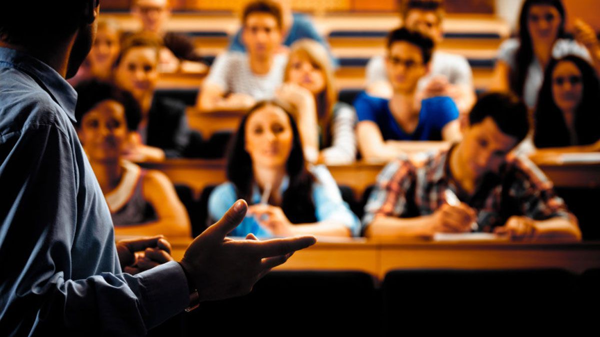 Muchos entran a la universidad, pero pocos se titulan