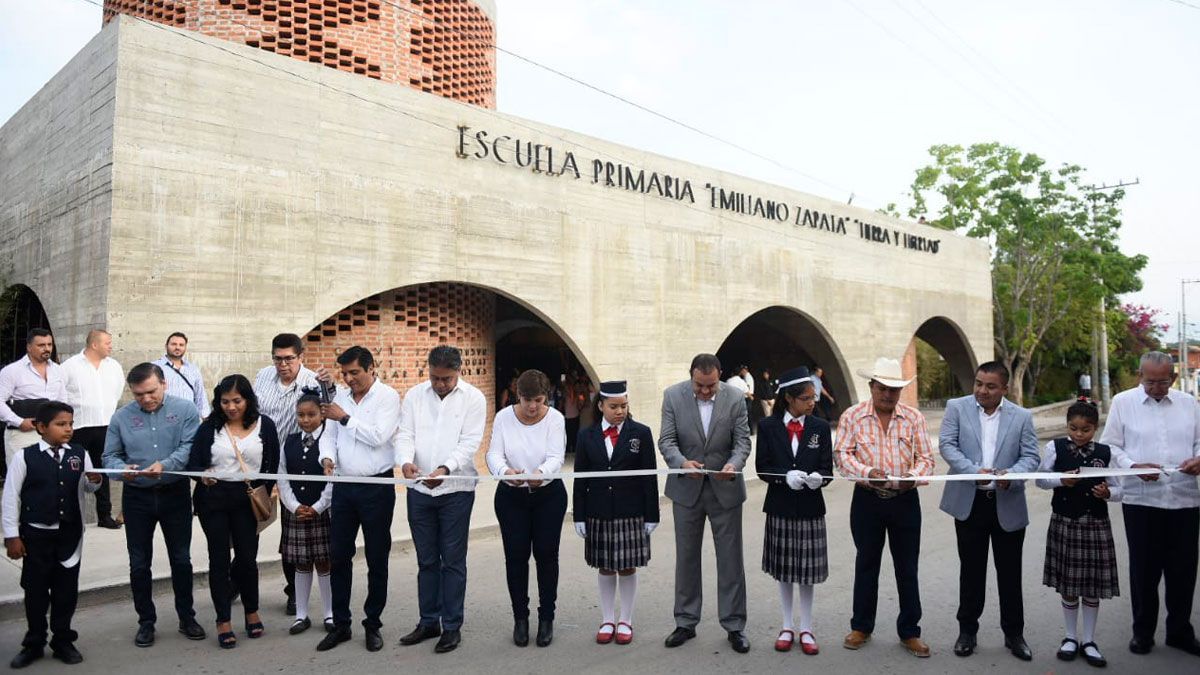 Asiste Cuauhtémoc Blanco a entrega oficial de primaria en Jojutla