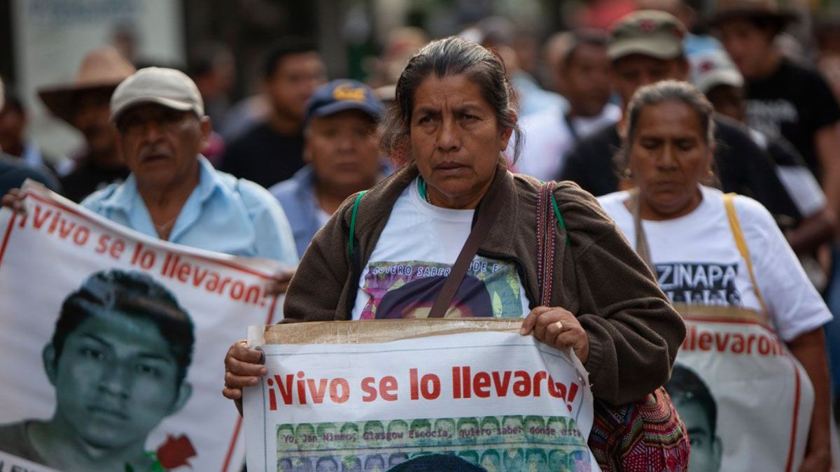 Buscan a estudiantes de Ayotzinapa en otro basurero