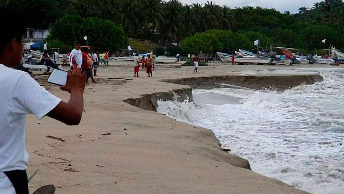 Se hunden playas en Oaxaca