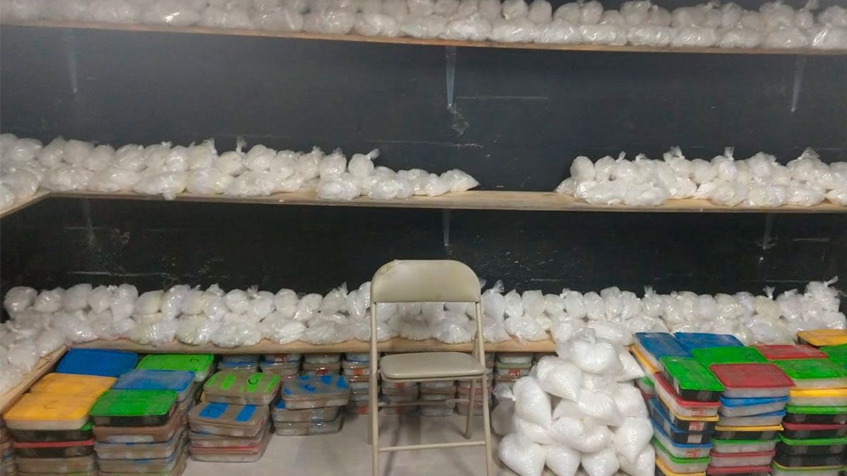 Aseguran media tonelada de metanfetamina en Sonora