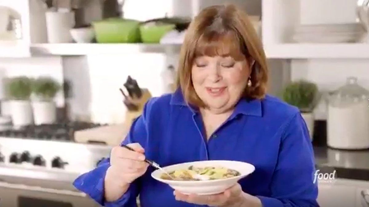 Chef prepara “pozole” y es criticada en redes