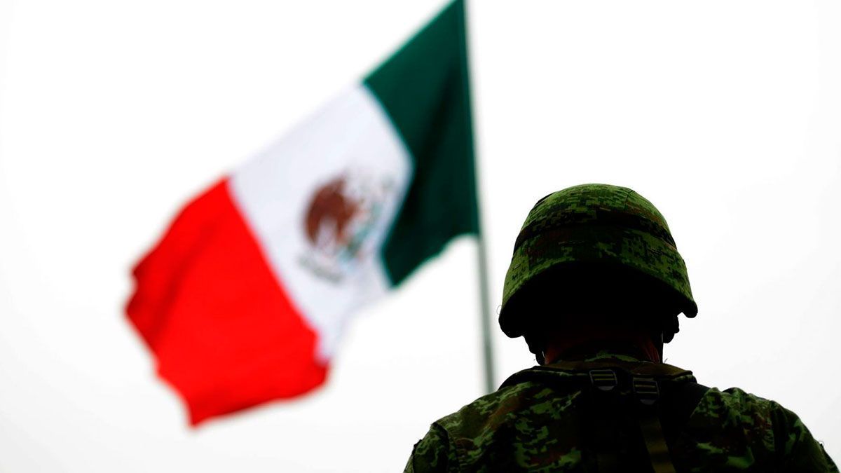 Morena busca cárcel a civiles que agredan a militares