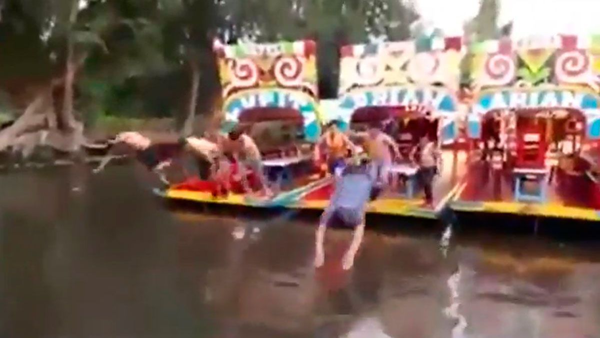 Trajineros se burlan de joven ahogado en Xochimilco