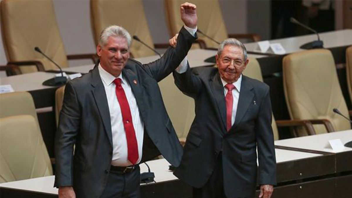 Elige Cuba a su primer presidente después de 43 años