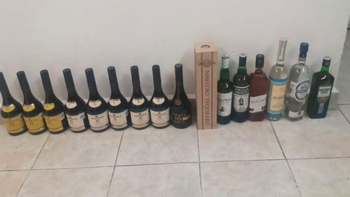 Detienen a tres por robar alcohol en Emiliano Zapata