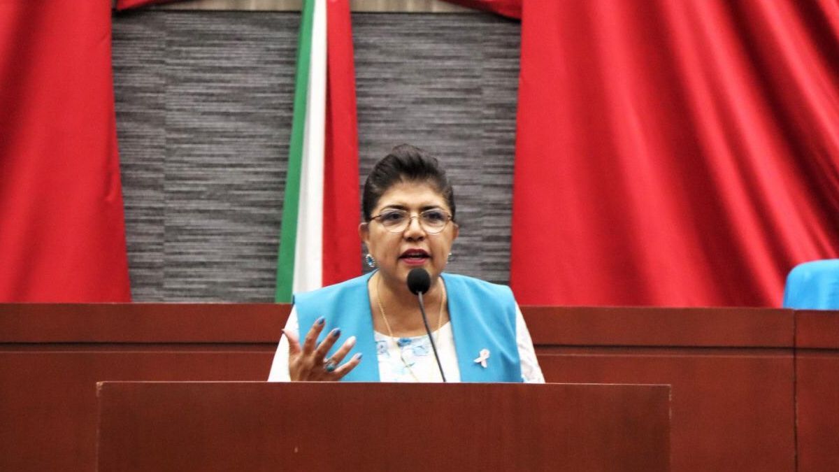 Remueven de vicepresidencia a diputada por “incitar a la violencia”