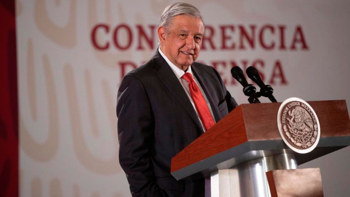 Celebra AMLO renuncia de magistrado