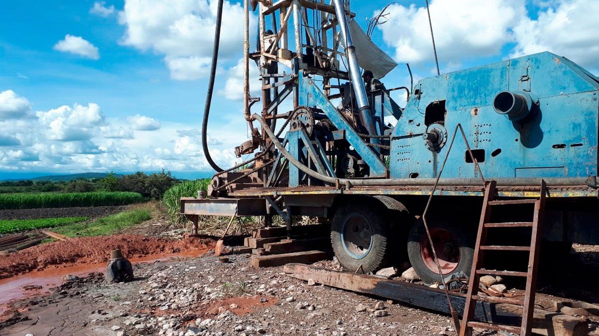 Continúa perforación y aforo de pozo en Chinameca