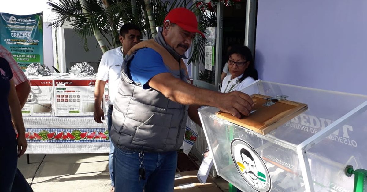 Entregan los primeros boletos para la rifa de un automóvil en Ayala