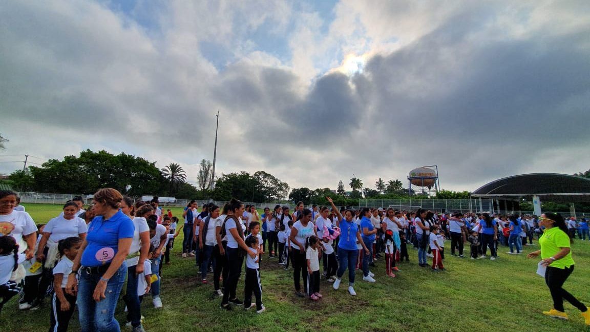 Participan padres e hijos en actividad física en Jojutla