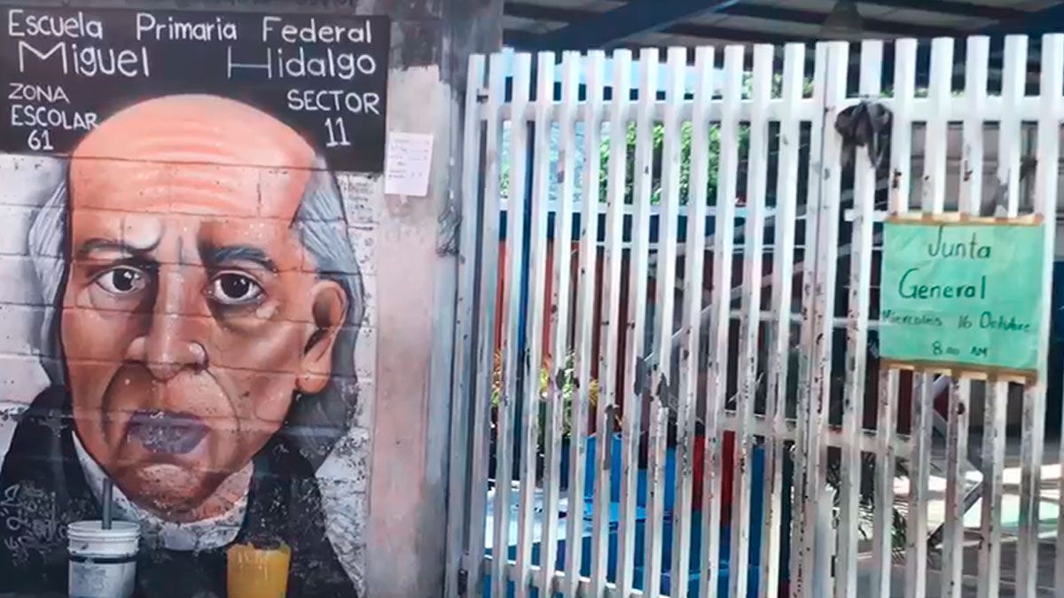 Dejan manta con mensaje en primaria de Jiutepec