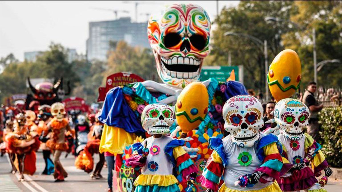 Promete buena derrama económica desfile del Día de Muertos