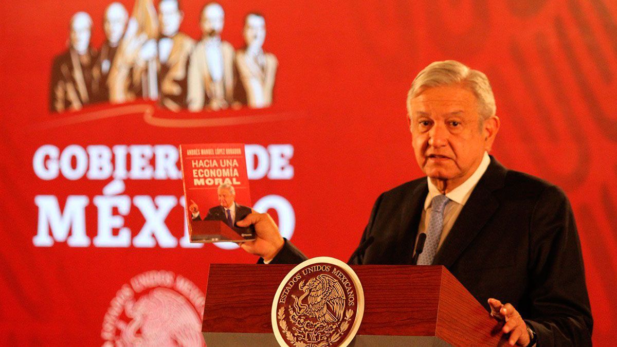 Sale a la venta en línea, libro de AMLO