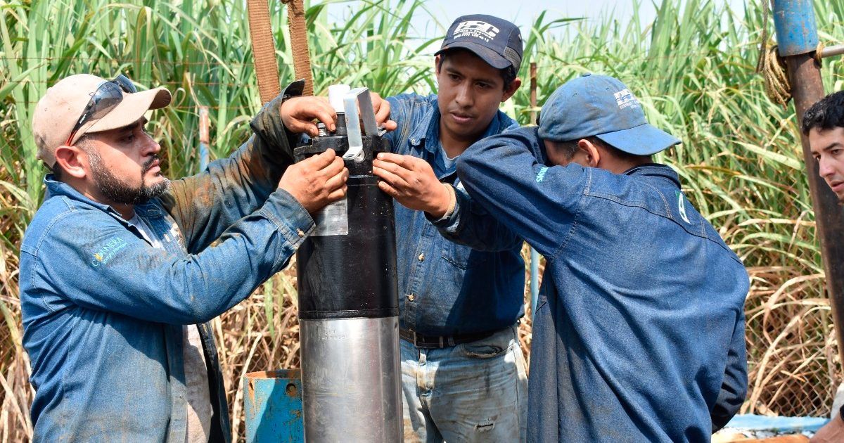 Cambian bomba de agua en pozo de Ayala