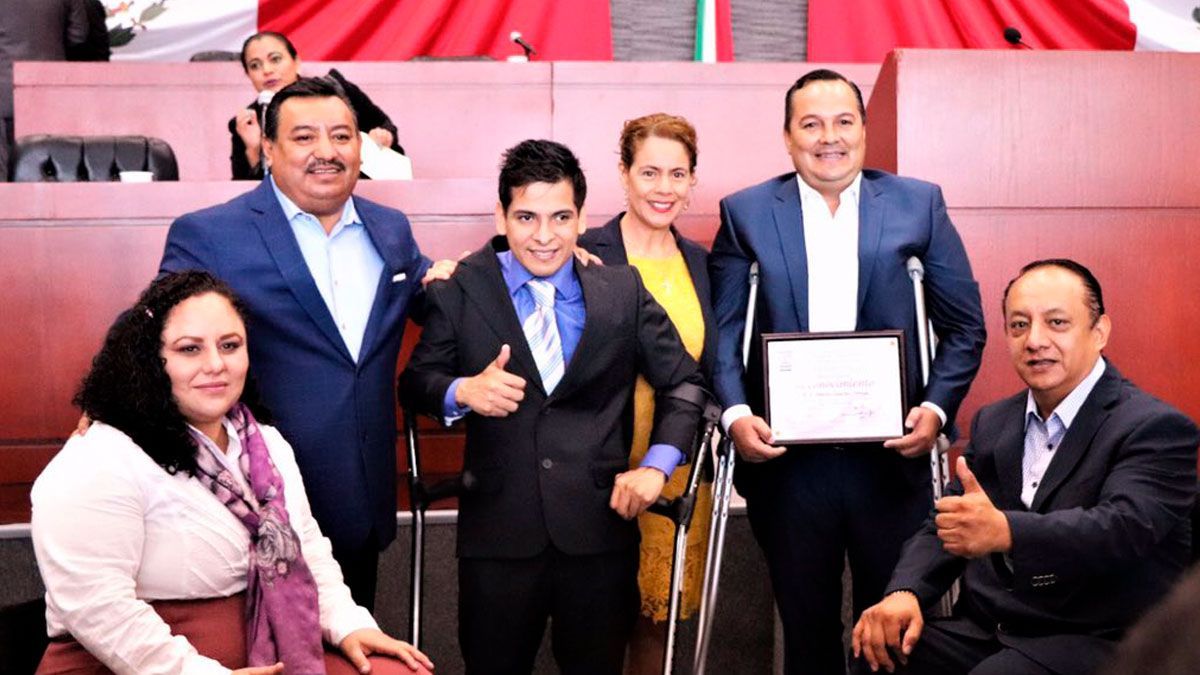Entrega Congreso reconocimiento a personas con discapacidad