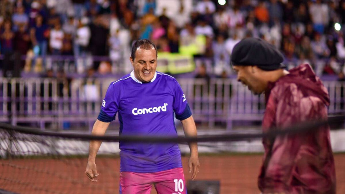 Familias disfrutan de Ronaldinho en el Centenario